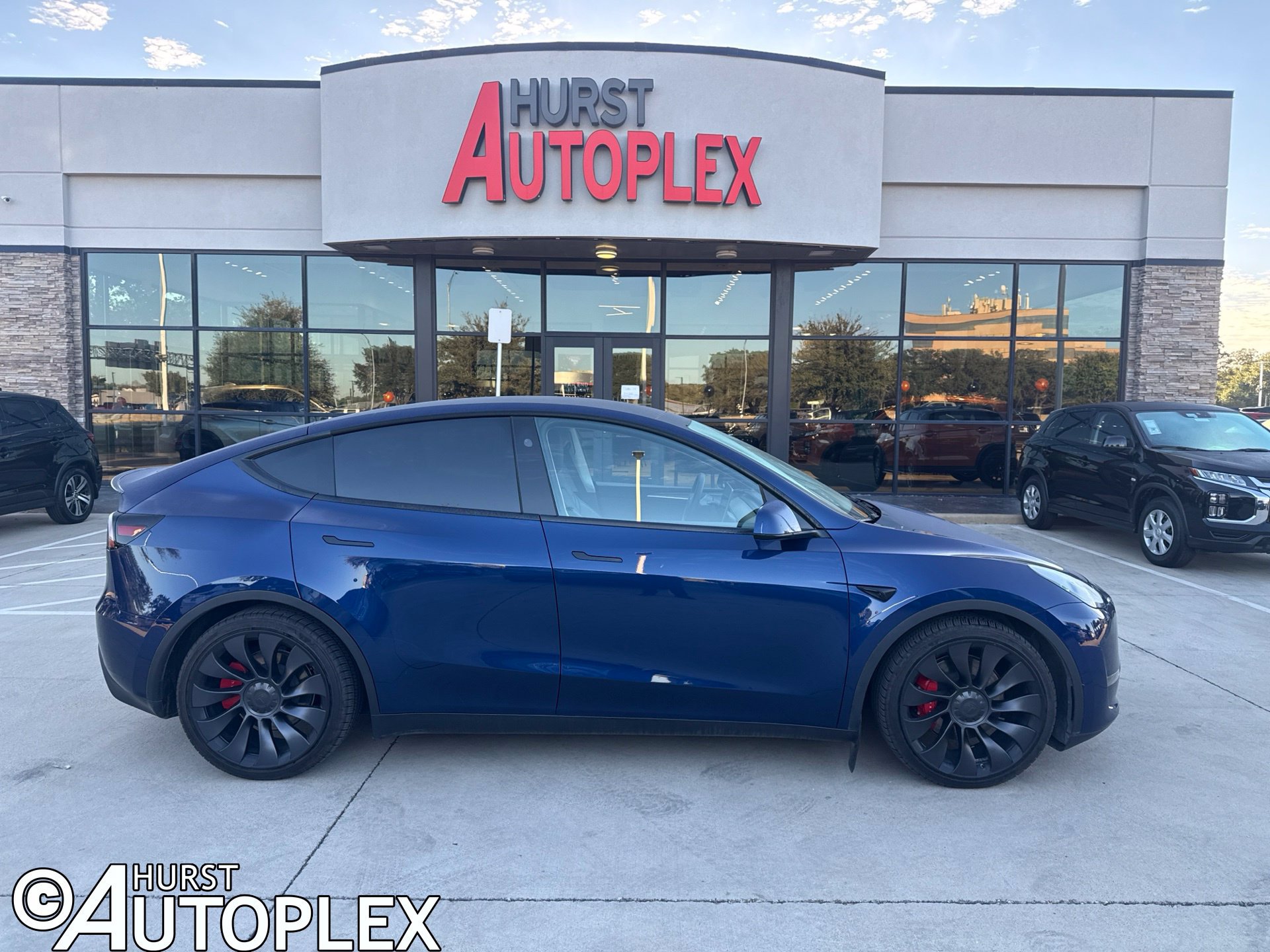Used 2024 Tesla Model Y Performance AWD/4WD image 1