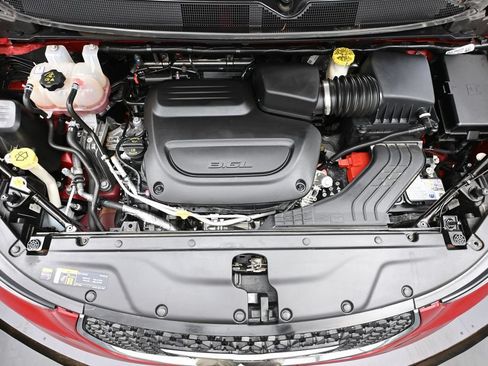 Used 2024 Chrysler Pacifica Touring-L FWD image 49
