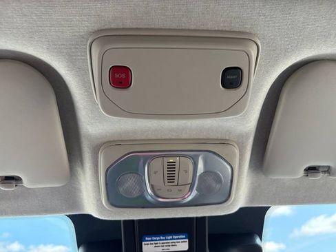 Used 2025 RAM ProMaster 2500 w/ U-Haul Equipment Group FWD image 21