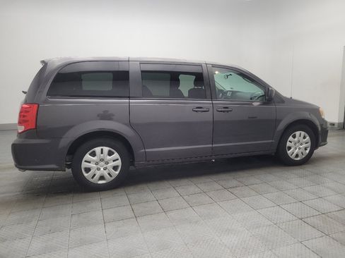 Used 2018 Dodge Grand Caravan SE FWD image 10