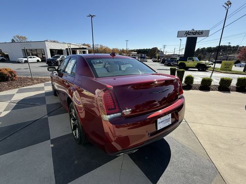 Used 2023 Chrysler 300 Touring L w/ Popular Equipment Group image 7