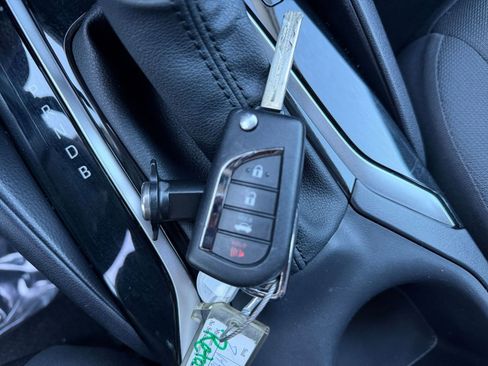 Used 2025 Toyota Corolla LE image 21