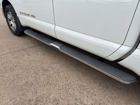 Used 2018 Nissan Titan SV image 11