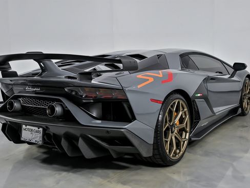 Used 2019 Lamborghini Aventador SVJ image 13