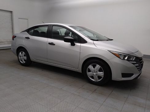 Used 2024 Nissan Versa S FWD image 11