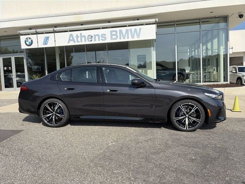 Used 2027 BMW 530i w/ M Sport Package RWD image 9