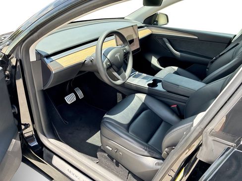 Certified 2023 Tesla Model Y Performance AWD/4WD image 9