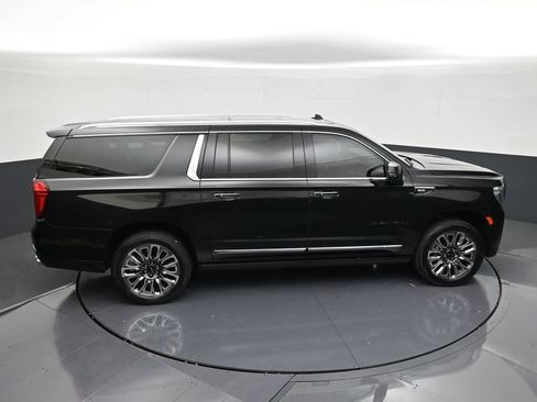 Used 2023 GMC Yukon XL Denali Ultimate AWD/4WD image 17