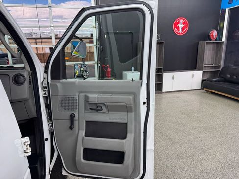 Used 2014 Ford E-350 and Econoline 350 Extended Super Duty RWD image 14