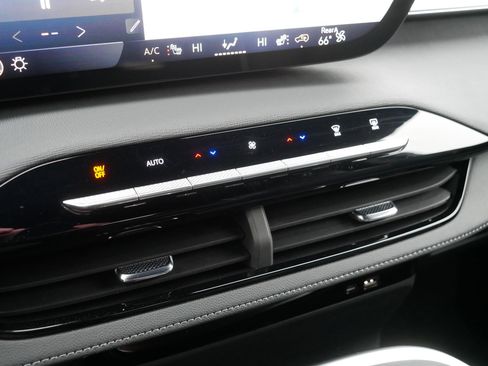 Used 2025 Buick Enclave Preferred image 23