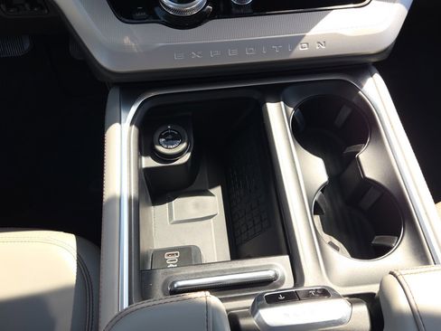 Used 2025 Ford Expedition Active AWD/4WD image 14