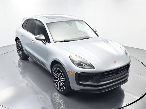 Certified 2025 Porsche Macan AWD/4WD image 44