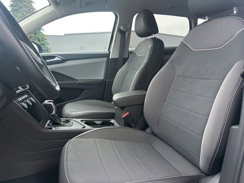 Used 2024 Volkswagen Taos SE image 18