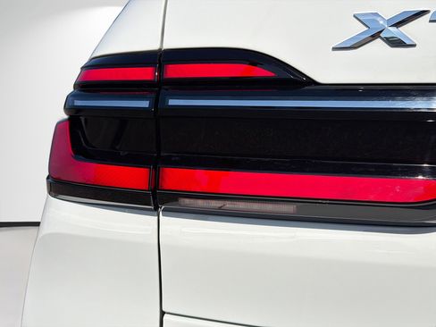 Used 2023 BMW X7 xDrive40i w/ Premium Package image 10