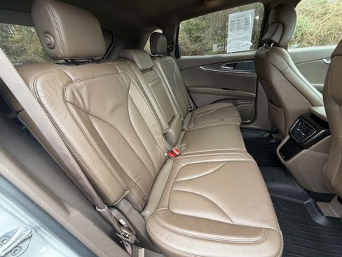 Used 2016 Lincoln MKX Reserve w/ Technology Package image 19