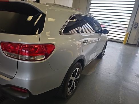 Used 2016 Kia Sorento EX FWD image 3