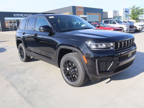 New 2026 Jeep Grand Cherokee Altitude AWD/4WD image 1