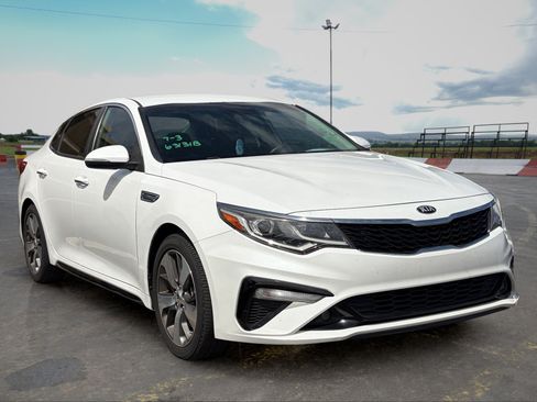 Used 2019 Kia Optima S FWD image 2
