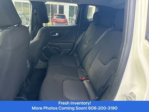 Used 2023 Jeep Renegade Latitude image 7