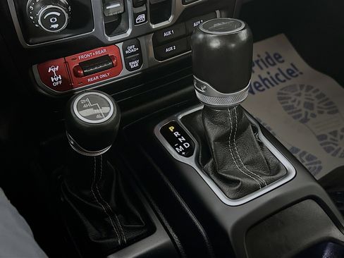 Used 2020 Jeep Gladiator Rubicon AWD/4WD image 16