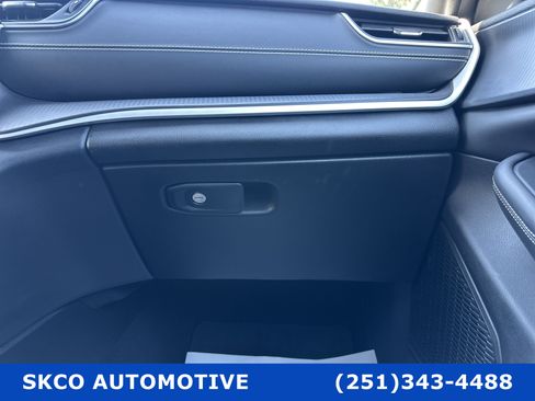 Used 2024 Jeep Grand Cherokee Altitude image 24