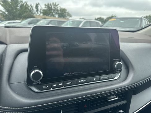 Used 2023 Nissan Rogue S AWD/4WD image 26