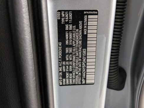 Certified 2023 Porsche Cayenne Platinum Edition image 29