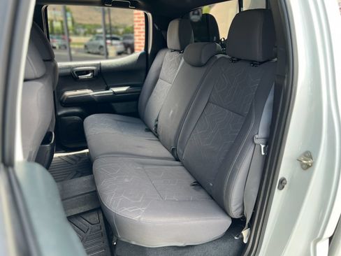 Used 2017 Toyota Tacoma TRD Off-Road AWD/4WD image 27