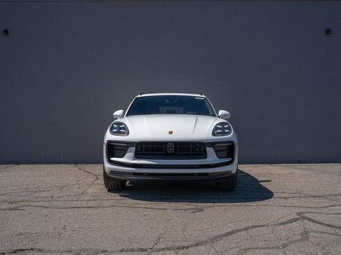 New 2026 Porsche Macan AWD/4WD image 10
