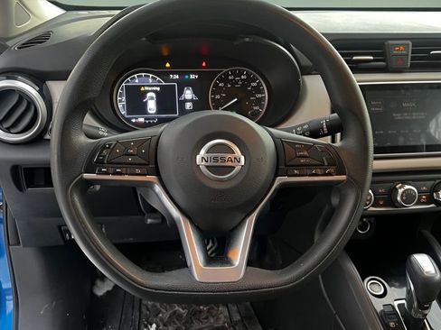 Used 2021 Nissan Versa SV image 11