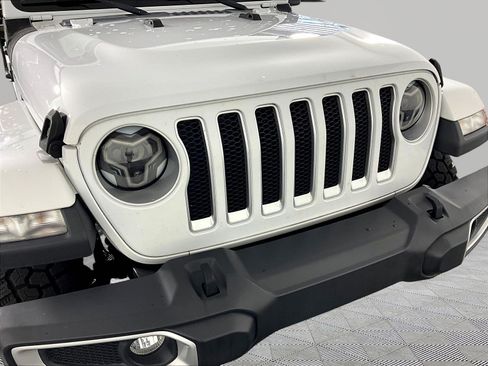 Used 2018 Jeep Wrangler Unlimited Sahara AWD/4WD image 28
