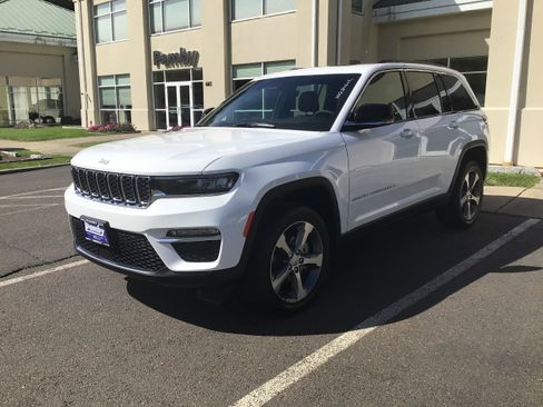 New 2025 Jeep Grand Cherokee Limited image 3