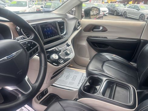 Used 2020 Chrysler Voyager Lxi FWD image 21