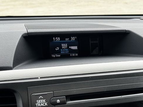 Used 2013 Toyota Sienna XLE image 3