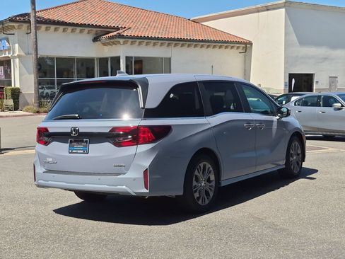 New 2026 Honda Odyssey Touring image 11