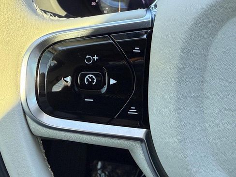 Certified 2023 Volvo XC60 B5 Plus w/ Climate Package image 18