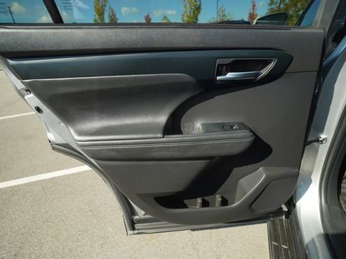 Used 2022 Toyota Highlander XLE image 16