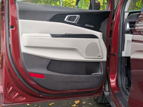 Certified 2023 Kia Carnival SX Prestige image 13