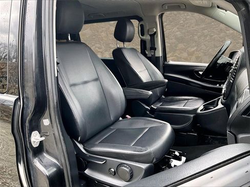 Used 2018 Mercedes-Benz Metris Passenger image 7