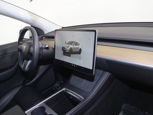 Used 2022 Tesla Model Y Performance image 40