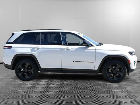 Used 2023 Jeep Grand Cherokee Altitude AWD/4WD image 8