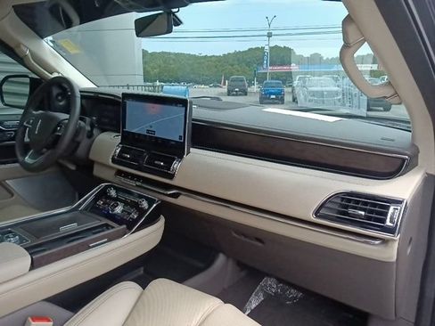 Used 2024 Lincoln Navigator Reserve AWD/4WD image 40