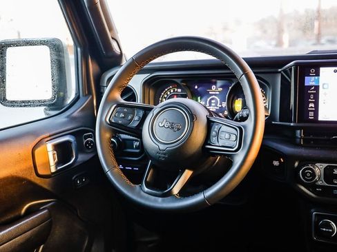 Used 2024 Jeep Wrangler Unlimited image 16