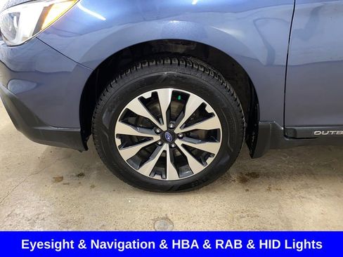 Used 2017 Subaru Outback 2.5i Limited image 9