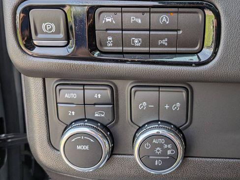 Used 2025 GMC Yukon Elevation w/ LPO, Elevation Black Package AWD/4WD image 15