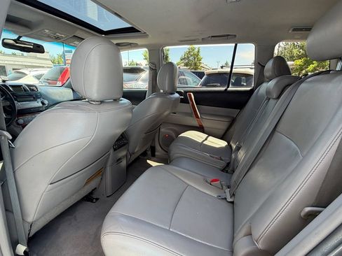 Used 2010 Toyota Highlander Limited AWD/4WD image 10
