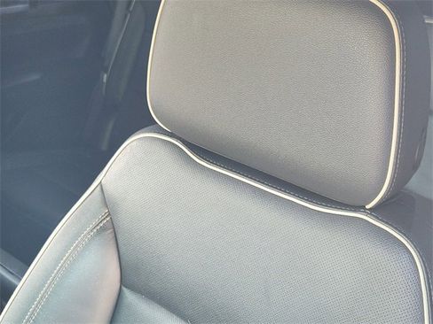 Used 2021 GMC Yukon SLT w/ SLT Premium Package image 15