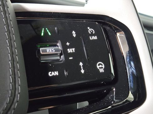 New 2026 Land Rover Range Rover Velar Dynamic SE image 23