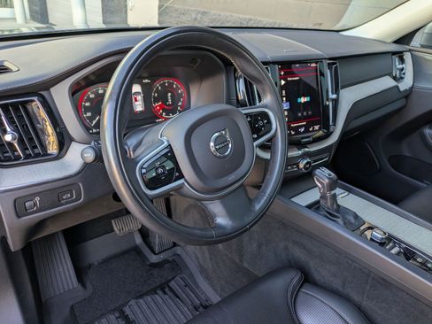 Used 2021 Volvo XC60 T5 Inscription image 11