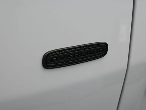 New 2026 Jeep Cherokee Overland image 33